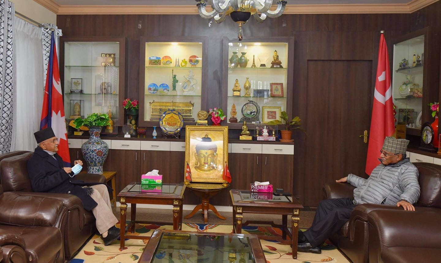 नेकपा विवादः खुमलटारमा ओली प्रचण्डबीच वार्ता